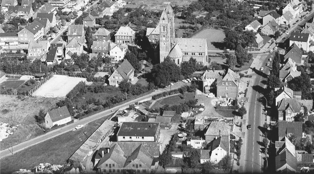 Blick von Westen auf Patronatsstraße und St. Clemens (1967; Foto: Hiltruper Museum)