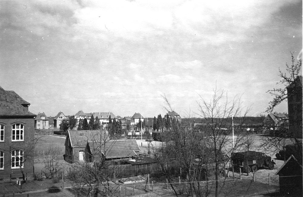 Armeefahrzeuge auf dem Platz zwischen Clemensschule und Feuerwehr (um 1945/1946; Foto: Hiltruper Museum)