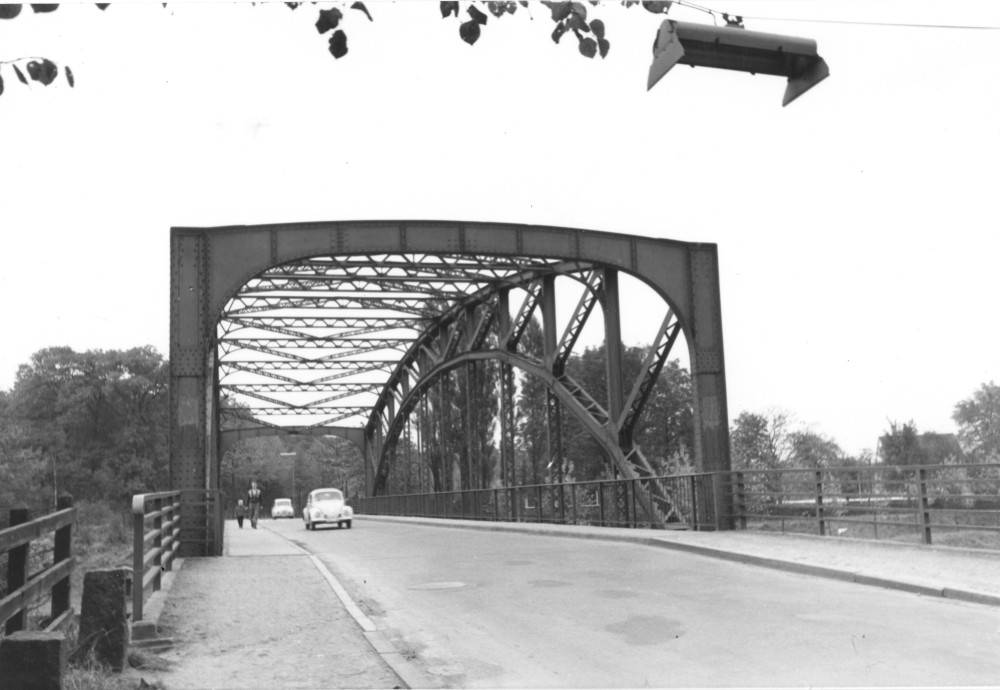 Prinzbrücke von Westen (um 1960; Foto: Historisches Bildarchiv der Bundeswasserstraßen / Creative Commons Attribution 4.0 International License)