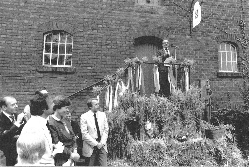 OB Pierchalla eröffnet das Hiltruper Museum in Wentrups ehemaliger Dampfmühle am Osttor (1.9.1984; Foto: Hiltruper Museum, Bearbeitung: Henning Klare)