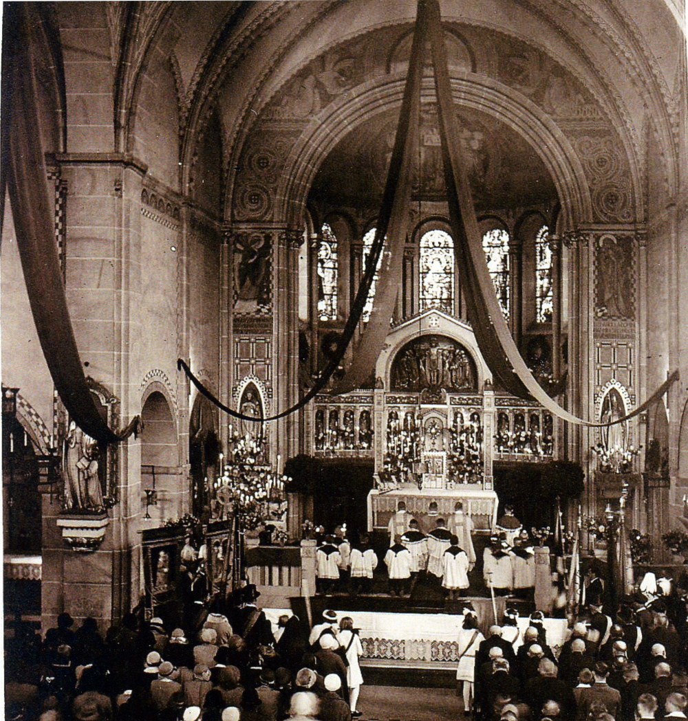 St. Clemens Hiltrup: Innenausstattung aus der Bauzeit (Foto: Primizfeier Bernhard Poether am 26.12.1932, Hiltruper Museum, Bearbeitung: Henning Klare)