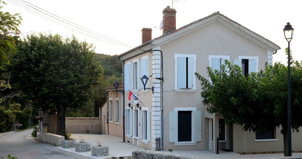 La Roche-sur-Grane: Das kleine Rathaus, zweimal die Woche stundenweise geöffnet (Foto: Klare)