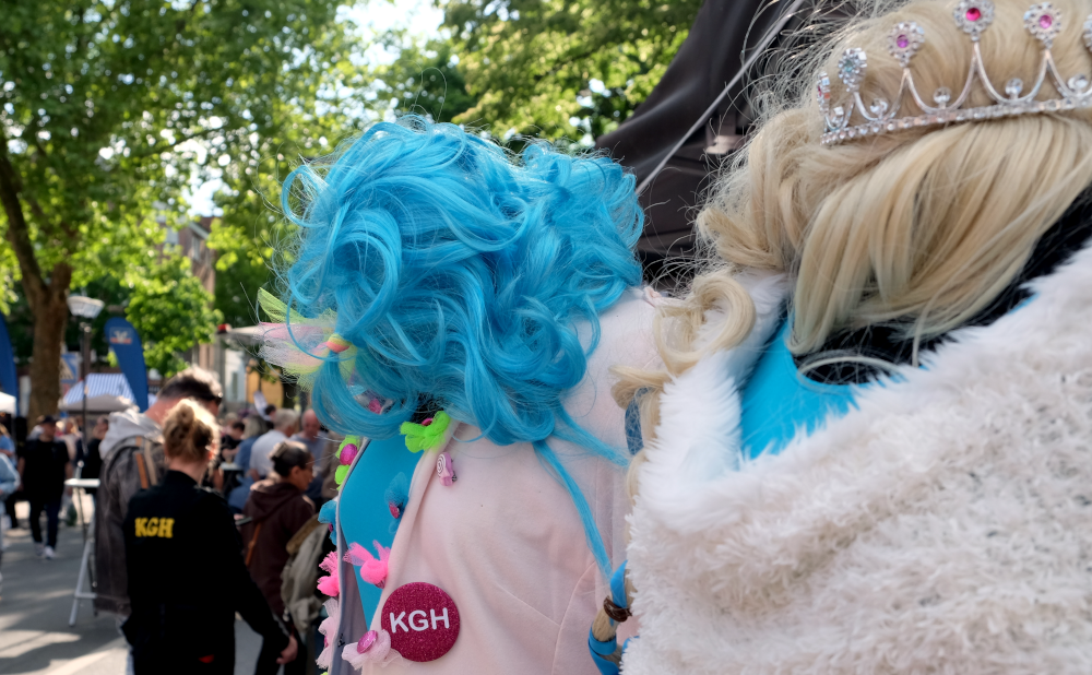Bunt wie: Karneval (Hiltrup, Marktallee, 17.5.2025; Foto: Henning Klare)