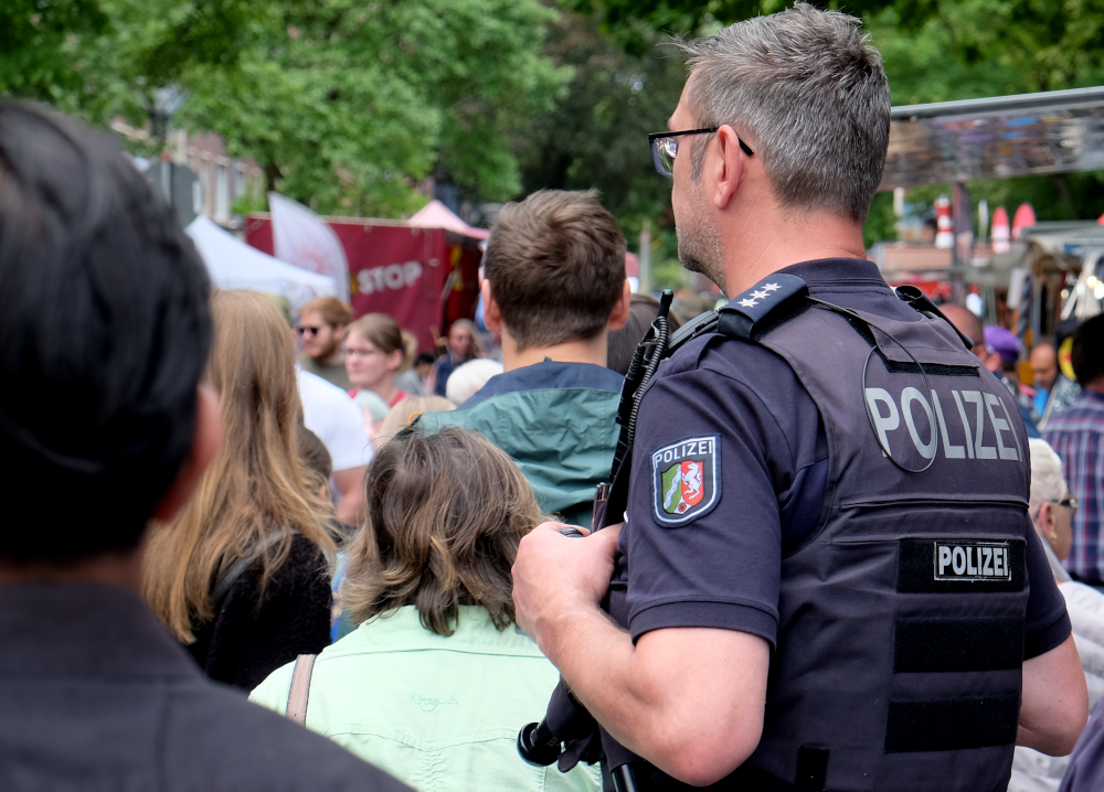 Mehrere Polizisten waren im Einsatz (Hiltrup, Marktallee, 18.5.2025; Foto: Henning Klare)