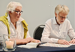 VorLeseClub im Hiltruper Museum: Claudia Bambach und Organisator Henning Klare (9.7.2025, Foto: Karin Honermann)
