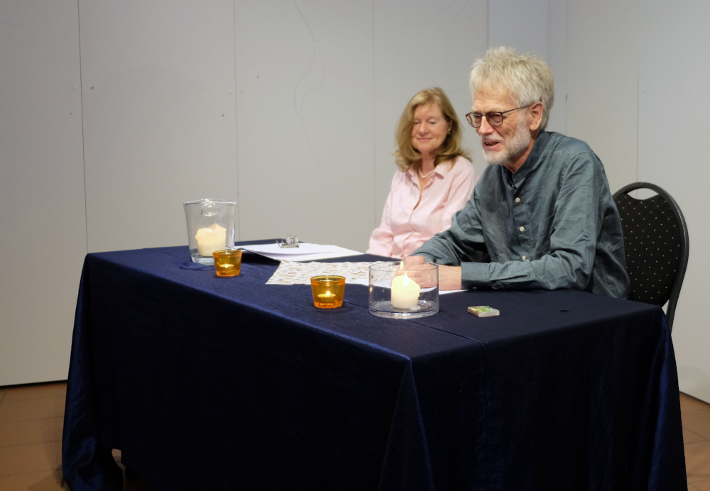 Lesetisch des VorLeseClubs im Hiltruper Museum: Gunthild und Henning Klare (12.7.2025, Foto: Elisabeth Sicking)