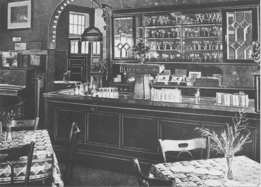 Theke in der Gastwirtschaft Scheller um 1950 (Foto: Hiltruper Museum; Bearbeitung: Henning Klare)
