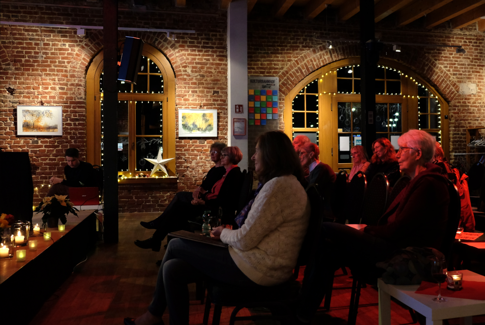 Festlich geschmückter Kulturbahnhof (9.12.2025, Foto: Henning Klare)