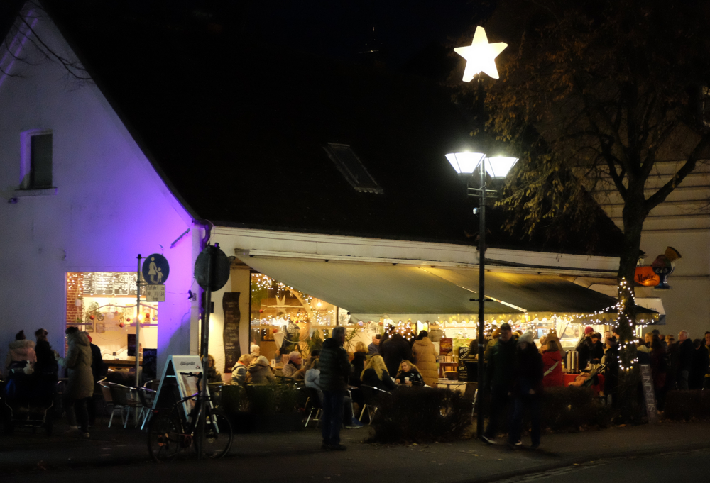 Hiltruper Weihnachtsmarktallee 2025: Man trifft sich bei Martini (29.11.2025, Foto: Henning Klare)