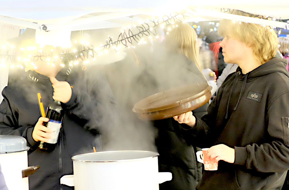 Hiltruper Weihnachtsmarktallee 2025: Glühwein (29.11.2025, Foto: Henning Klare)