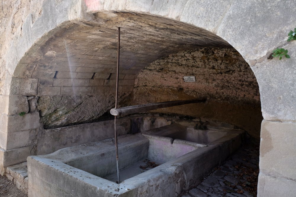 Der alte Waschplatz, unten in der Stadtmauer (Foto: Klare)