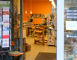 Eine freundliche Einladung: Solidario und Café Marie an der Marktallee (15.1.2026, Foto: Henning Klare)