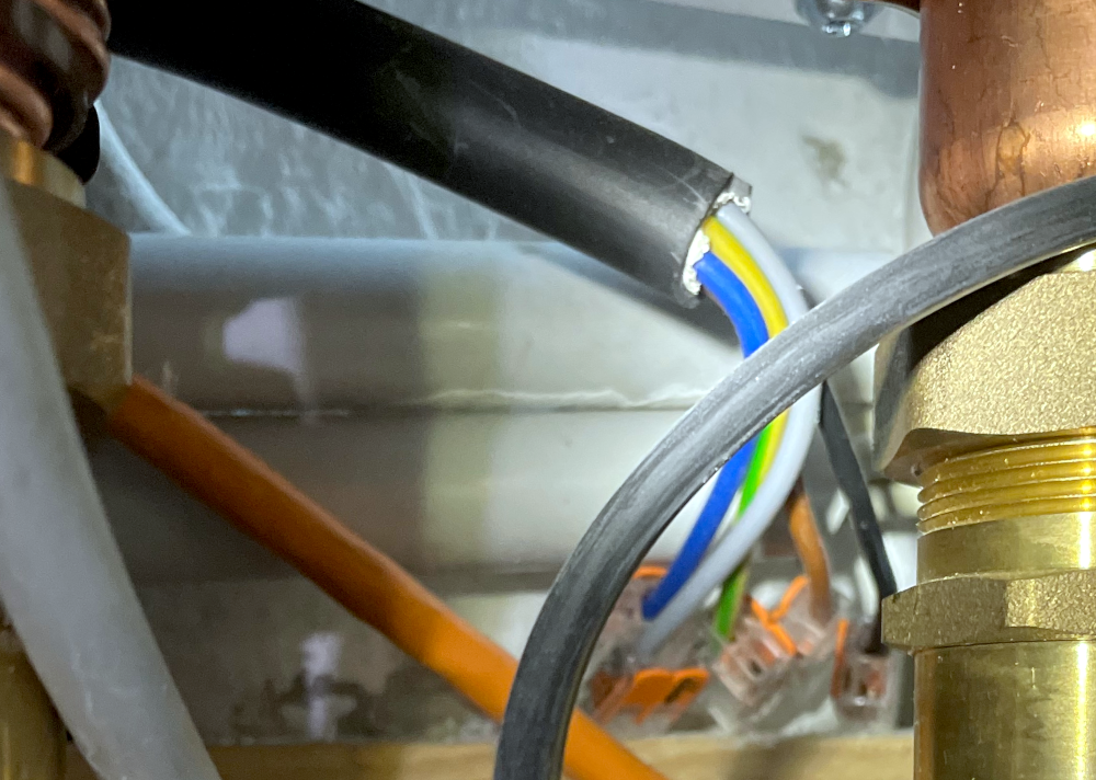 … und ein freies Ende des Kabels (5.2.2026, Foto: Henning Klare)