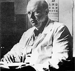 Der Hiltruper Arzt Dr. Walter Tillmann (um 1950; Foto: Hiltruper Museum, Bearbeitung: Henning Klare)