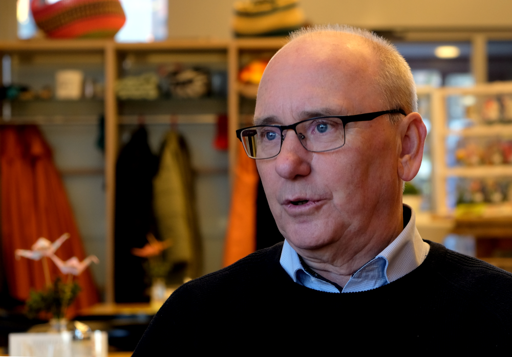 Bezirksbürgermeister Friedhelm Schade im Gespräch (9.2.2026, Foto: Henning Klare)