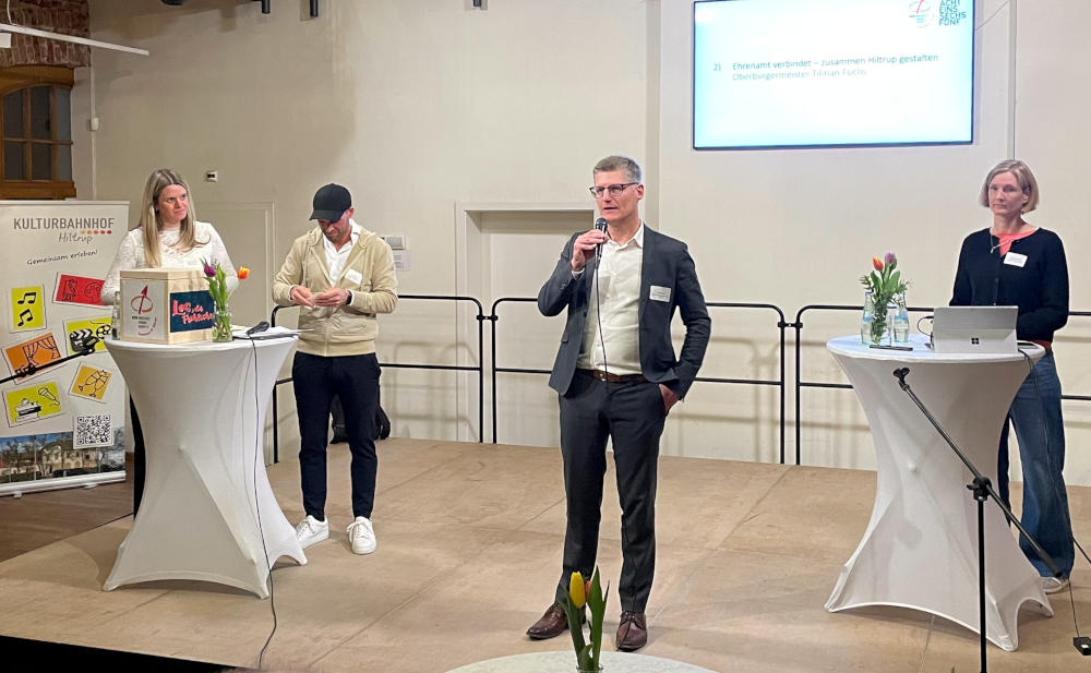 OB Tilman Fuchs und das Los-Team des WVH im Kulturbahnhof: v.l. Maike Bergkeller, Philipp Büning, Daniela Ulbrich (19.2.2026, Foto: Henning Klare)