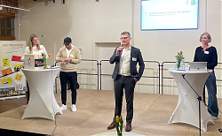 OB Tilman Fuchs und das Los-Team des WVH im Kulturbahnhof: v.l. Maike Bergkeller, Philipp Büning, Daniela Ulbrich (19.2.2026, Foto: Henning Klare)