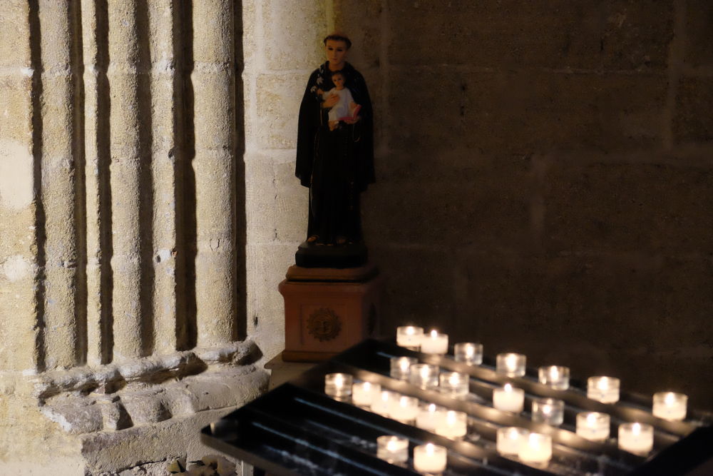 Die katholische Kirche in Lourmarin (Foto: Klare)