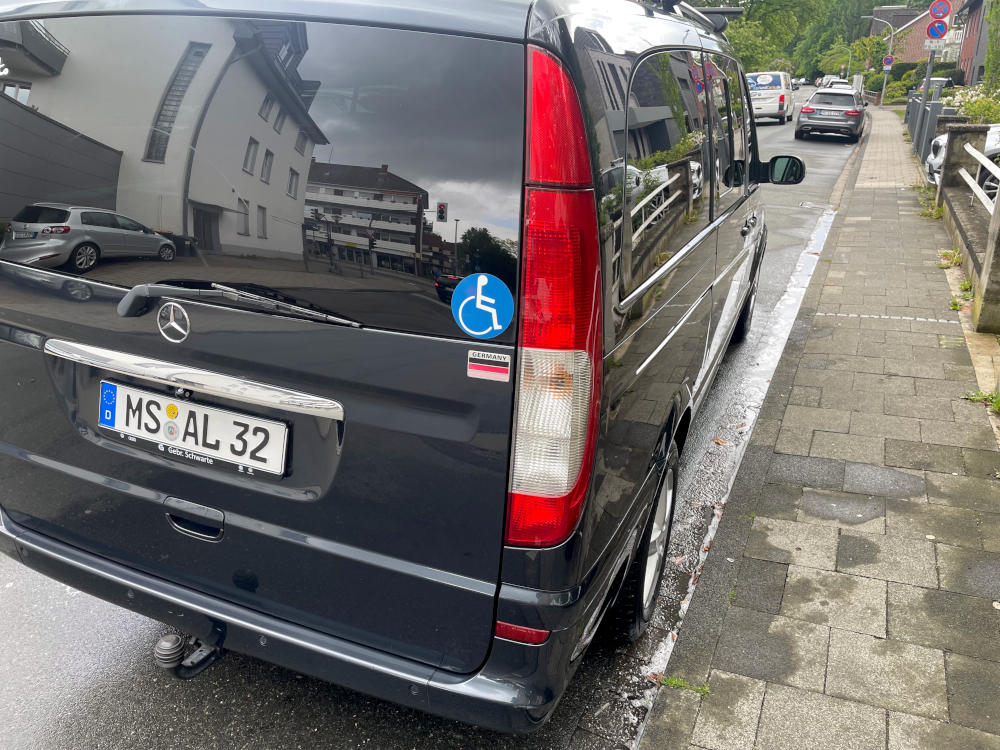 Ein komfortables Behindertenfahrzeug (14.5.2026; Foto: Henning Klare)