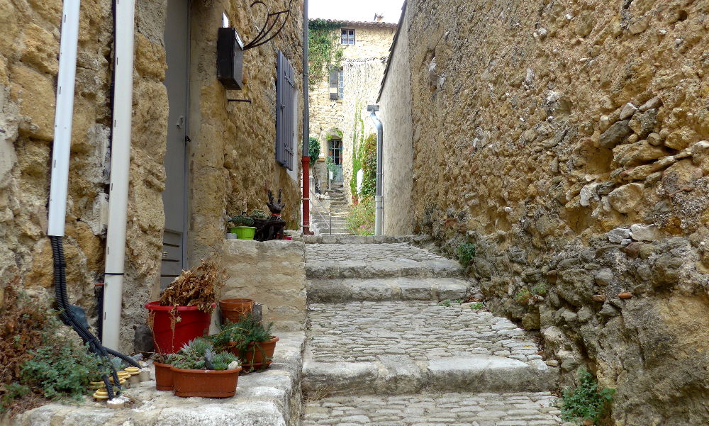 Treppen-Gasse in Vaugines (Foto: Klare)