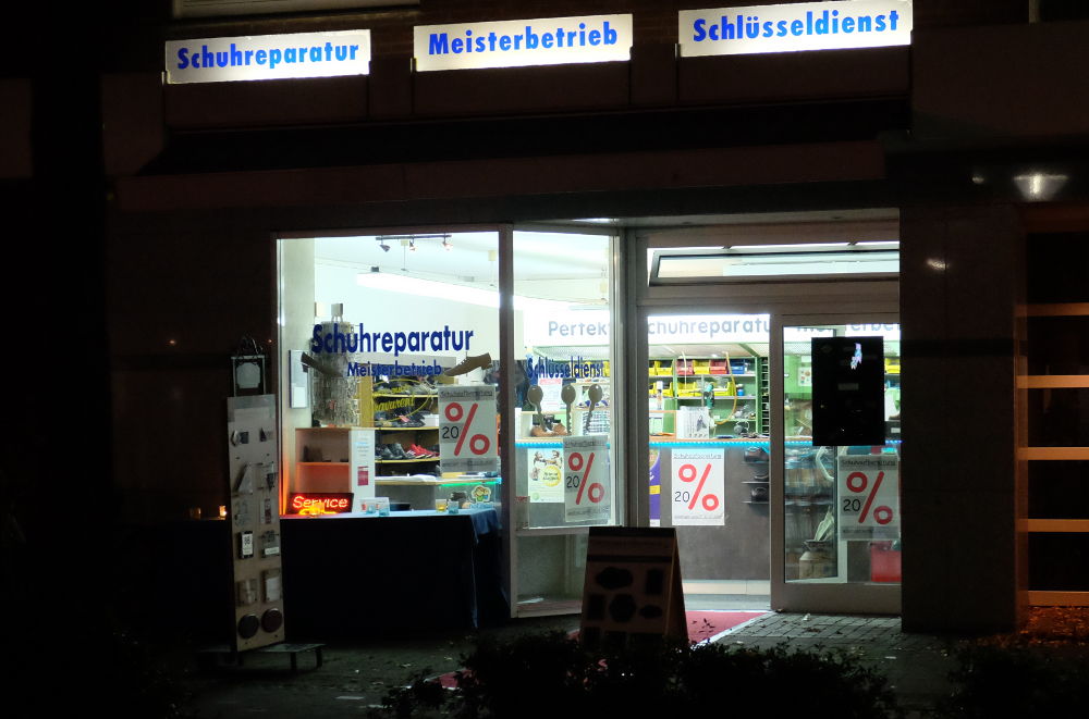 Schuhmacher mit Angebot (Foto: Klare)