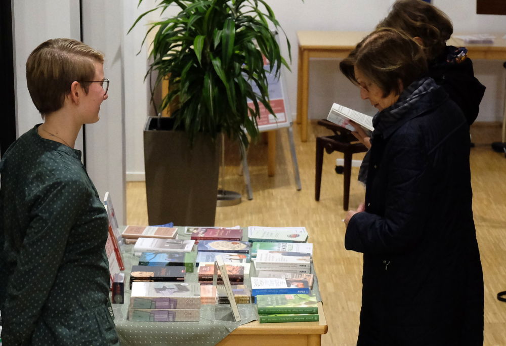 Bücher in reicher Auswahl bot das Angebot der Hiltruper Buchhandlung (10.11.2017; Foto: Klare)