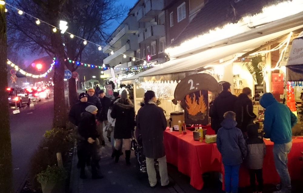 Anziehungspunkt Glühwein (2.12.2017; Foto: Klare)