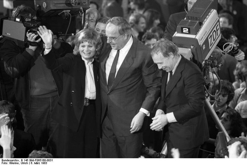 Die CDU hat die Bundestagswahl 1983 gewonnen: Hannelore und Helmut Kohl und Heiner Geißler
