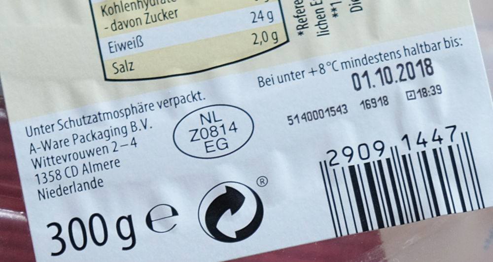 Mindestens bis zum 1.10.2018 sollte der Käse haltbar sein - tatsächlich schimmelt er schon Anfang August (9.8.2018; Foto: Klare)