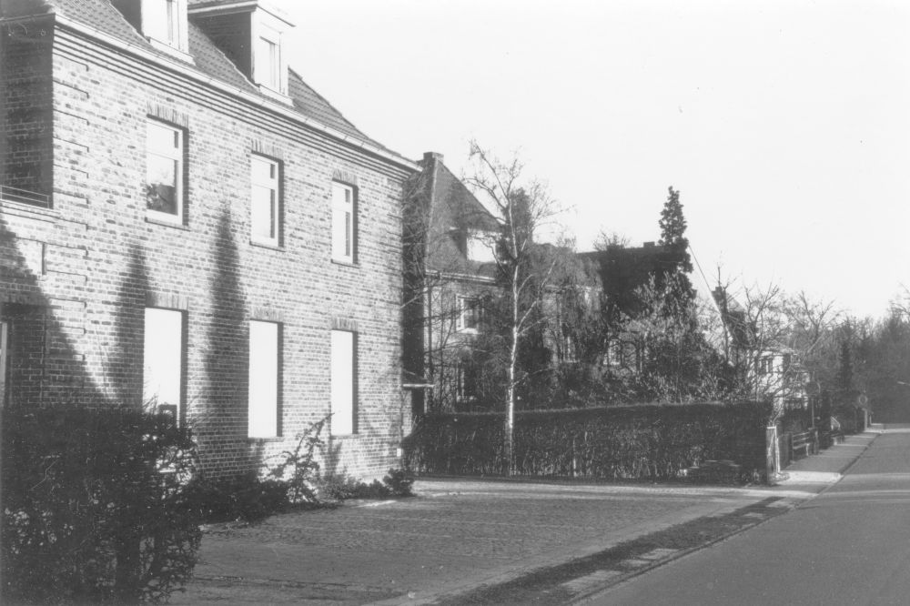 Um 1985: Am Klosterwald 3, dahinter Haus Nr. 7 (Foto: Klare)