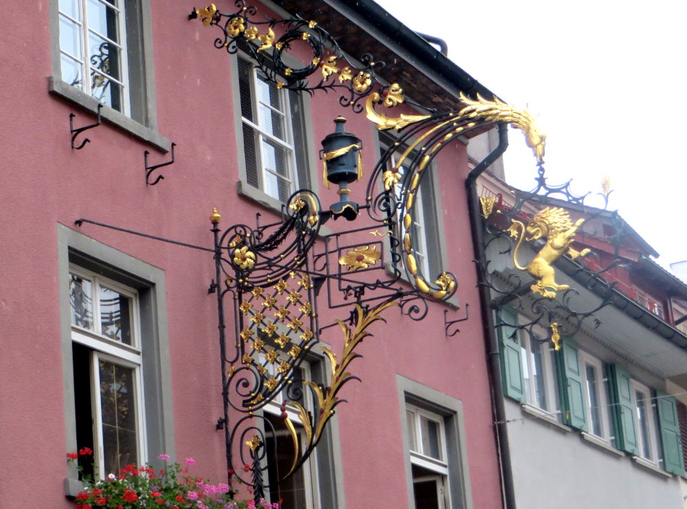 Wangen: Löwen-Schild (21.7.2018; Foto: Meyerbröker)