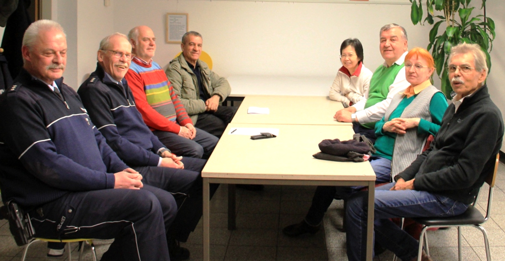 Polizeisprechstunde in der Alten Post Berg Fidel: Bernd Eikel (1.v.l.), Peter Neuhaus (2.v.l.), Joachim Schmidt (3.v.r.)