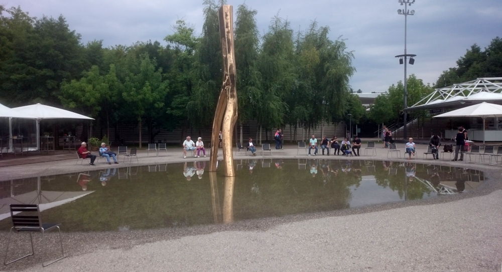 Bregenz: Vor dem Festspielhaus (22.7.2018; Foto: Klare)