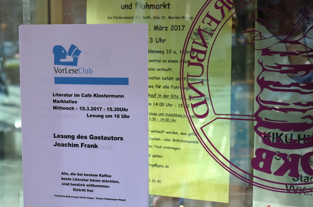 Diesmal lies der Hiltruper VorLeseClub lesen: als Gastautor hatte er Joachim Frank ins Café Klostermann eingeladen (15.3.2017; Foto: Klare)