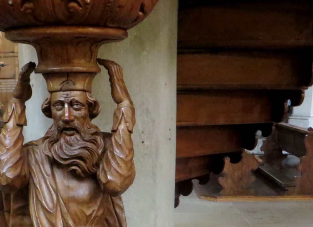 Konstanz: Abraham trägt die Kanzel des Münster (23.7.2018; Foto: Meyerbröker)